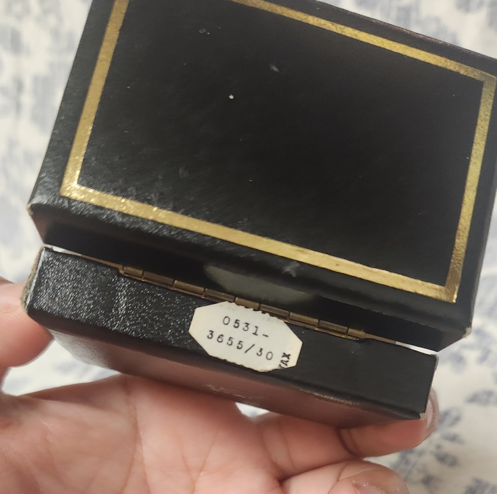 SWANK Gold Square Cufflinks - Picture 9 of 11